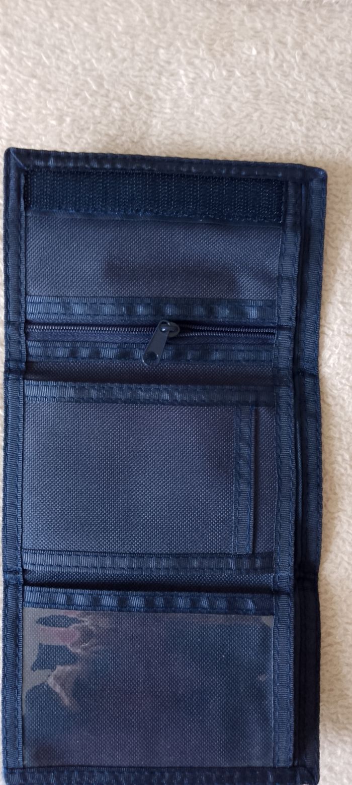 Joli porte feuille olympique lyonnais. Fermeture scratch. Plusieurs poches dont une a fermeture éclair. neuf - photo numéro 10