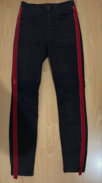 Jeans Zara noir à bandes rouges 