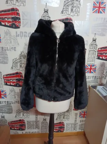 Manteau en fausse fourrure