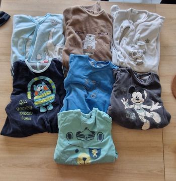 Lot 7 pyjamas 