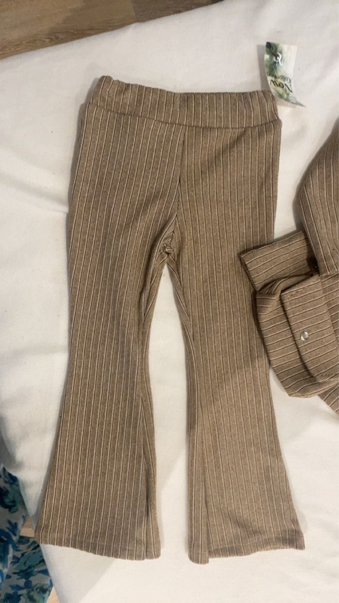 Robe avec béret et noeud - photo numéro 2
