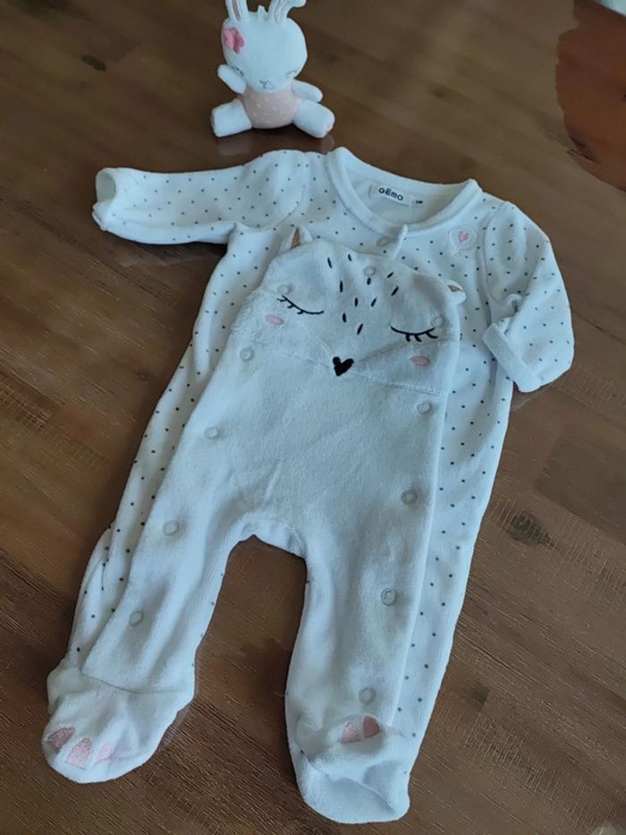 Joli petit pyjama blanc 1mois