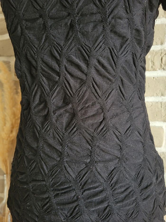Petite robe noire Zara tissu texturé - photo numéro 8