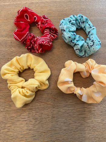 Lot de quatre chouchous bandana, à pois et jaune uni