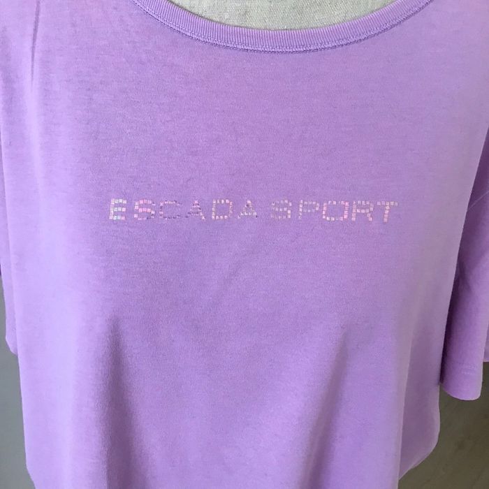 Tee shirt ESCADA coloris lilas taille XL  TBE - photo numéro 2