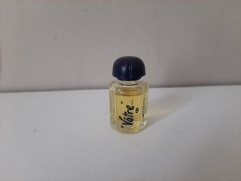 Miniature de parfum. Vôtre de Charles Jourdan