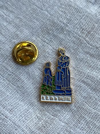 Pin’s Notre Dame de la Salette