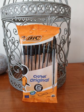 Neuf: Paquet de 8 stylos-billes Bic Cristal original
