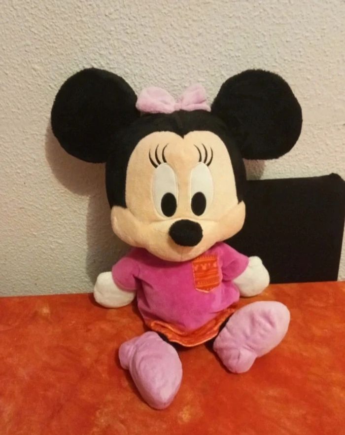 Minnie robe rose frise orange et nœud papillon rose