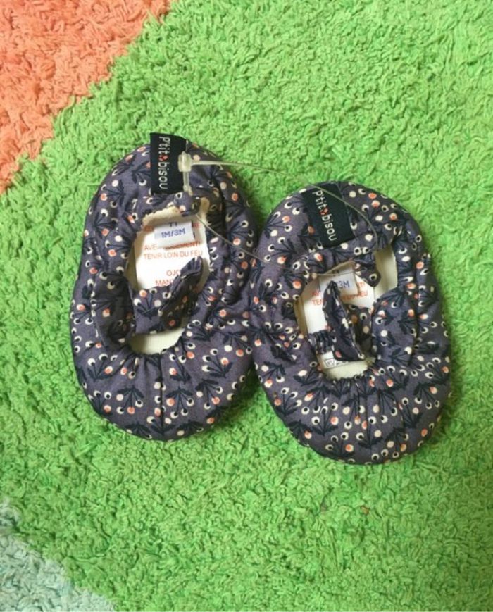 Paire de chausson bébé tissu souple - T. 1 a 3 mois - Petit Bisou - Neuf