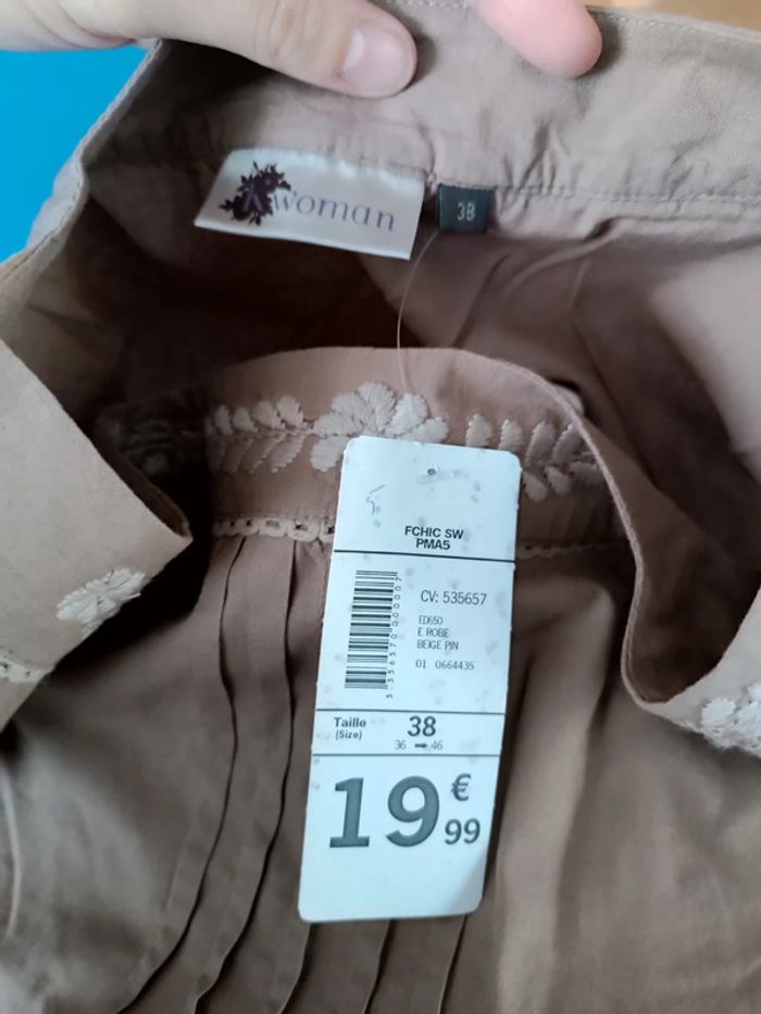 Robe beige neuve - photo numéro 4