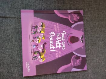 Livre tous avec le petit poucet