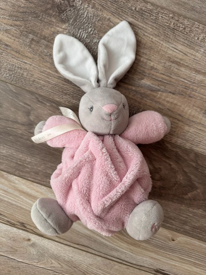 Kaloo Doudou peluche lapin rose berceuse mélodie sonore