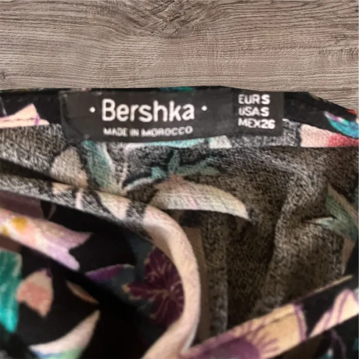 magnifique combinaison short décolleté devant et derrière fleurie taille S Bershka - photo numéro 5