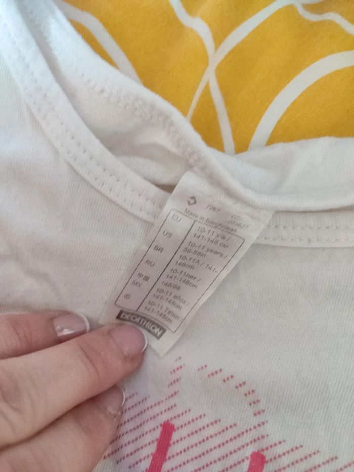 T-shirt Decathlon taille 10 ans - photo numéro 4