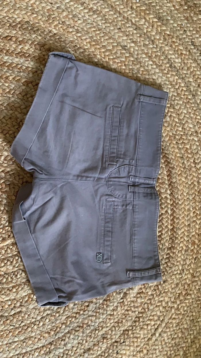Short femme taille 36 - photo numéro 3