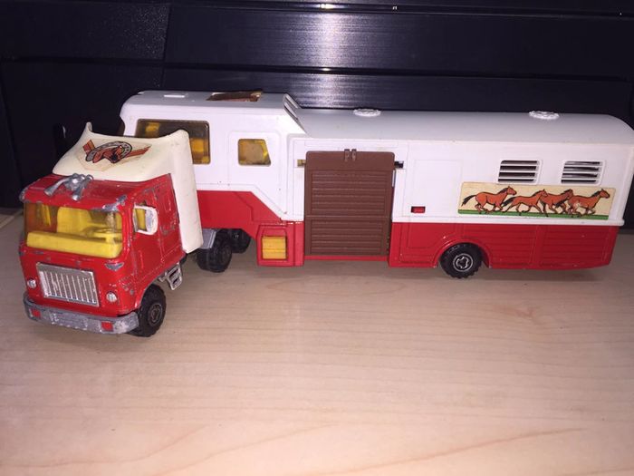 Majorette camion à chevaux