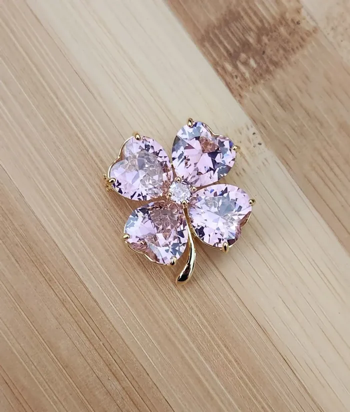 Broche trèfle 🍀 rose neuve - photo numéro 2