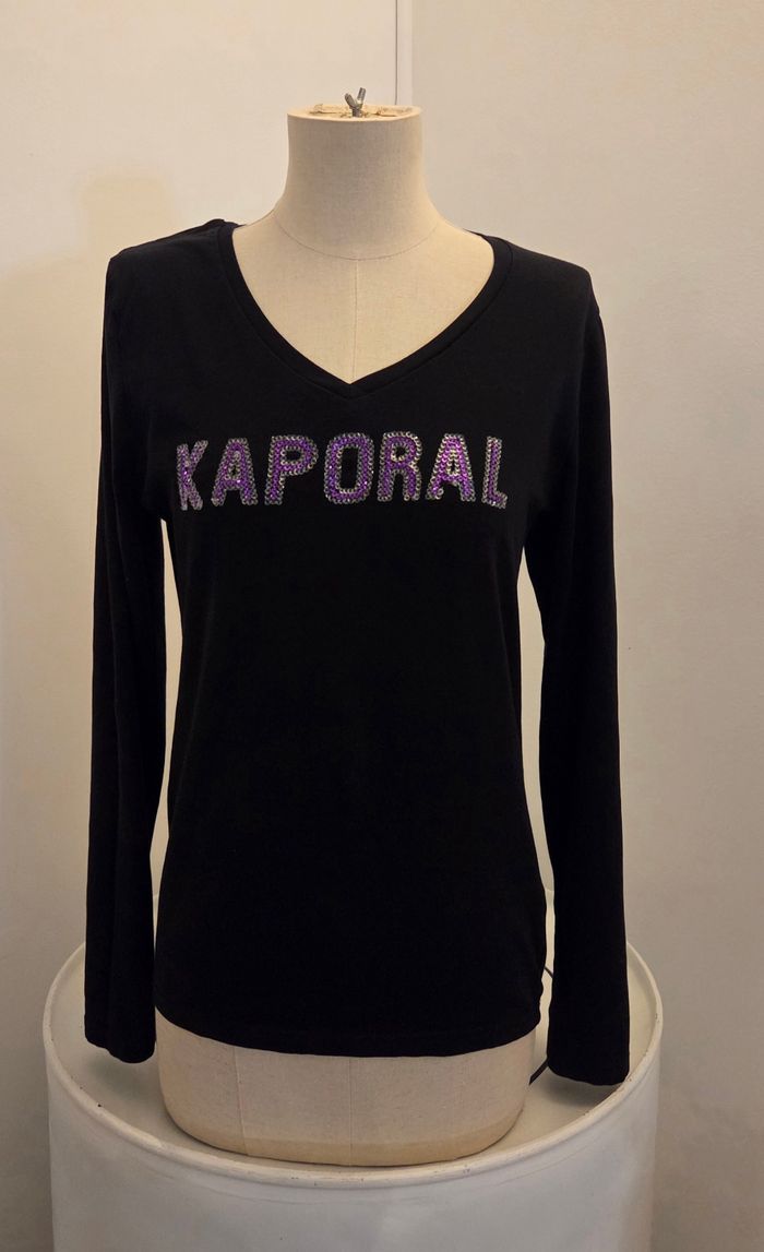 T-shirt noir Kaporal femme taille L – col V – logo sequins violets – excellent état