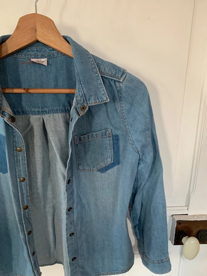Chemise en jean tape-à-l’œil - photo numéro 3