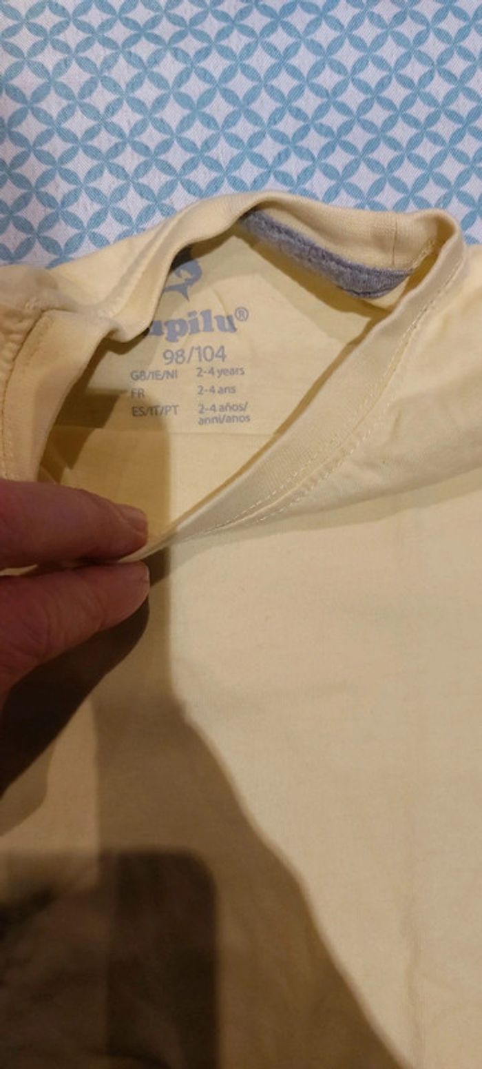 T shirt 4 ans jaune neuf - photo numéro 3