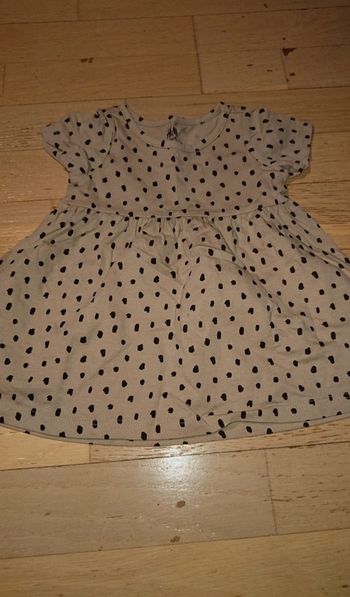 Robe taupe à pois noirs