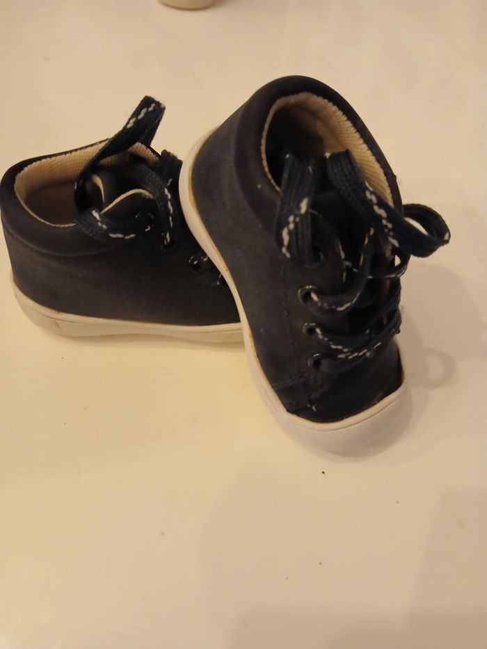 CHAUSSURE  BEBE TAILLE 18