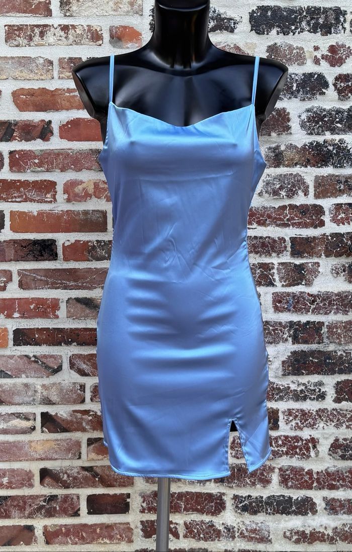 👗 Robe bleu moulante satinée à fines bretelles Taille 36 – Shein