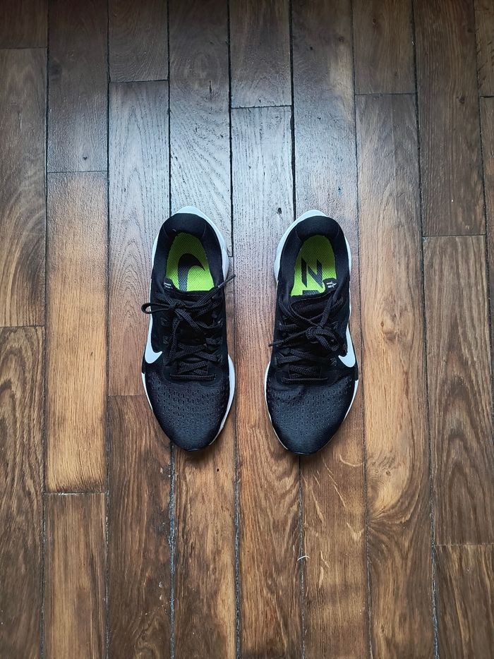 Baskets Nike Vomero 15 pointure 37,5 - photo numéro 5