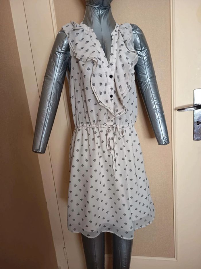 Robe sans manches . Marque H M (A47)