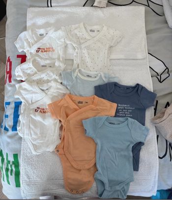 Lot bodies mixte 1 mois