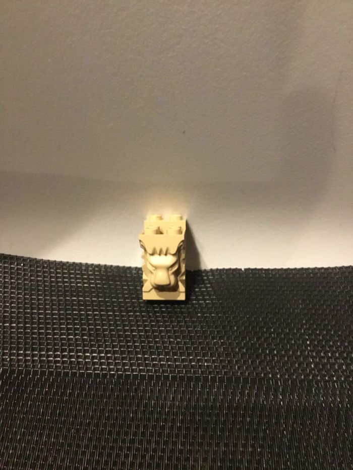 Lego brique sculptée tête de lion beige 2x3x3 lego officiel. - photo numéro 2