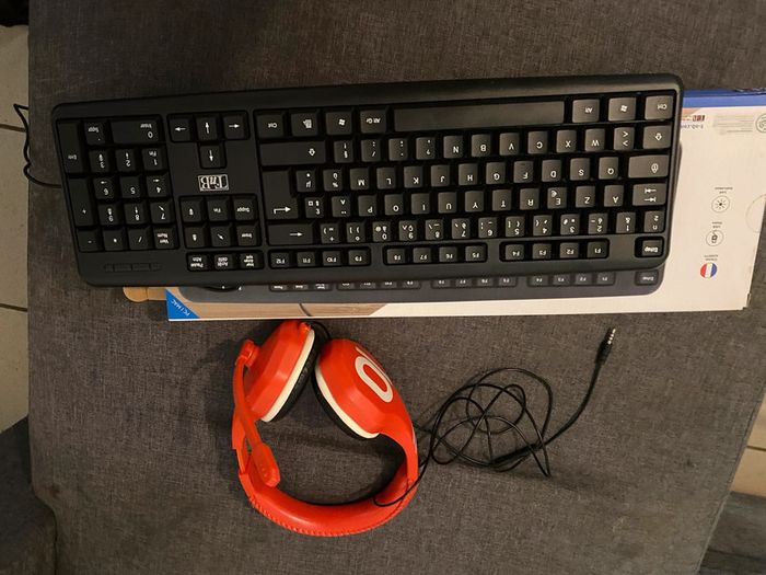 casque et clavier ordinateur - photo numéro 2