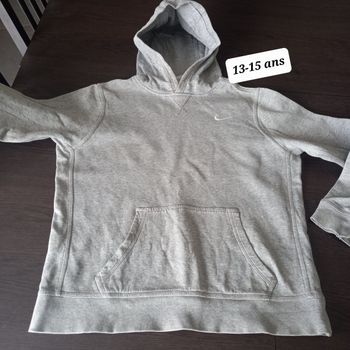 Pull à capuche Nike - taille 13/15 ans
