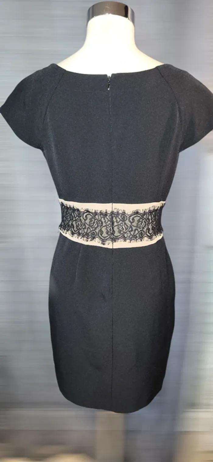 Robe noire chic avec dentelle – parfaite pour soirée ou événement - photo numéro 5