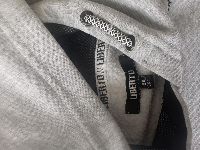 Sweat à capuche manches longues LIberto 8 ans 3€ - photo numéro 3