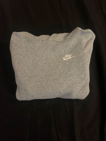 Pull Nike gris 