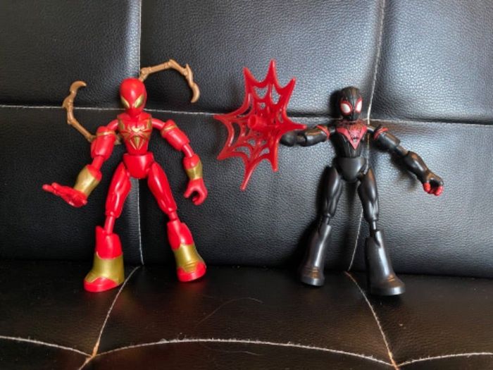 2 figurines Marvel