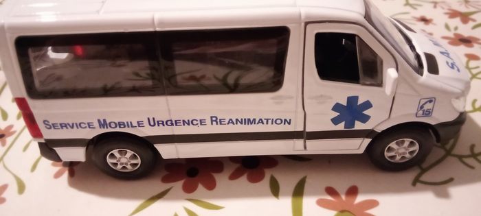 Miniature 1. 43 Ambulance - photo numéro 3