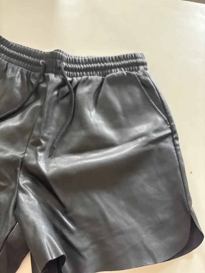 Short en cuir - photo numéro 2