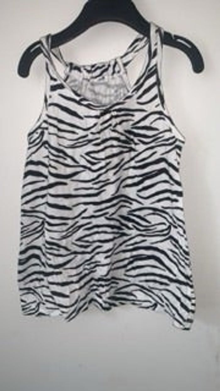 TEE shirt fille taille 4 ans