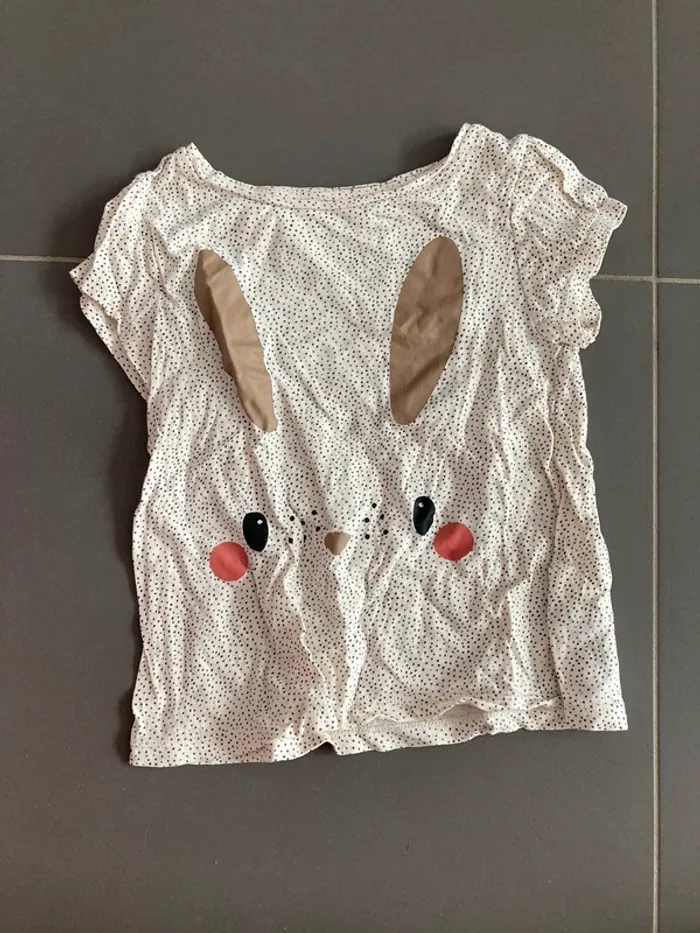 T shirt lapin h&m 6-8 ans en très bon état
