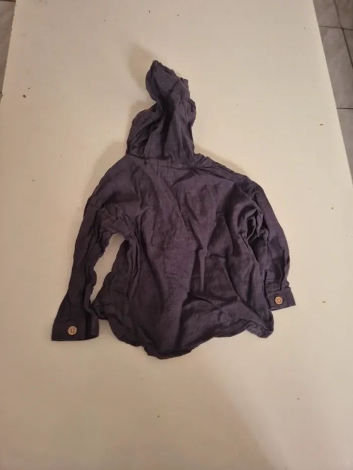 Chemise avec capuche 6 mois - photo numéro 3