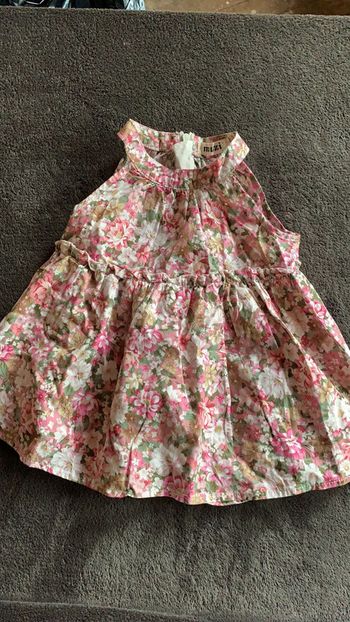Robe sans manches à fleurs