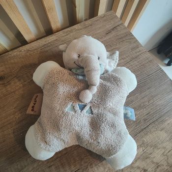 Éléphant gris NATTOU plat