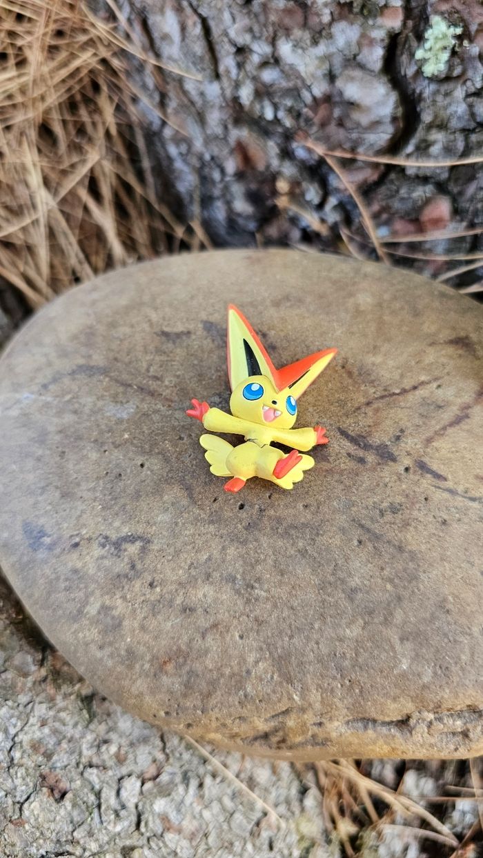Super figurine Pokemon Nintendo victini