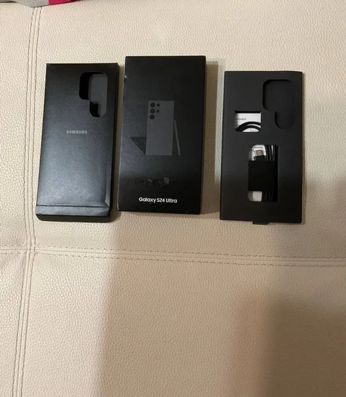 Samsung Galaxy S24 ultra quasiment neuf