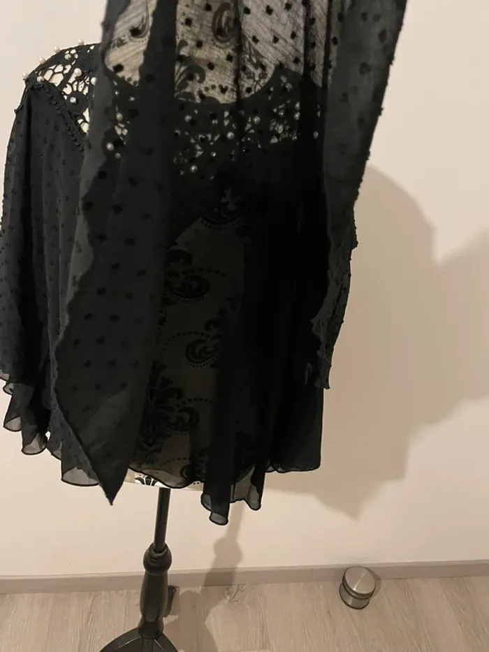 Blouse noir Voyelles manches cloche dentelle et perles S/M - photo numéro 4