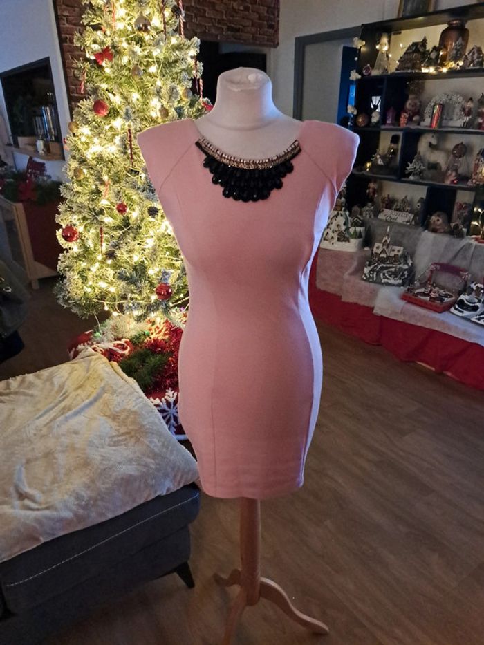 Robe moulante chic rose et noir - photo numéro 2