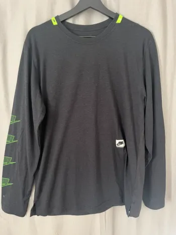 T shirt de sport nike noir manche longue